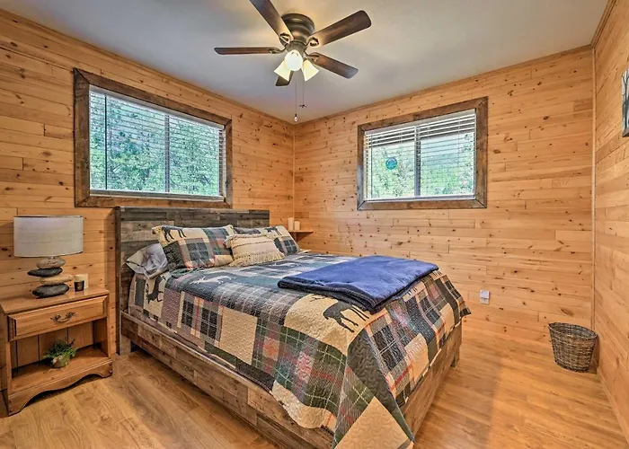 Peaceful Strawberry Cabin: Fire Pit & Hot Tub Casa vacanze Pine