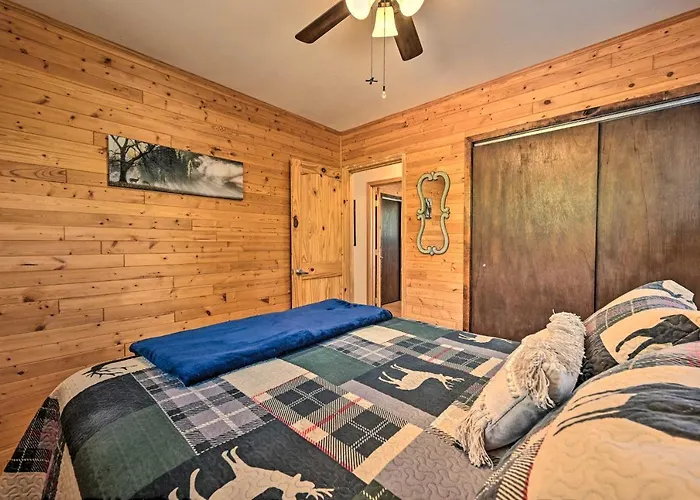 Casa vacanze Peaceful Strawberry Cabin: Fire Pit & Hot Tub *