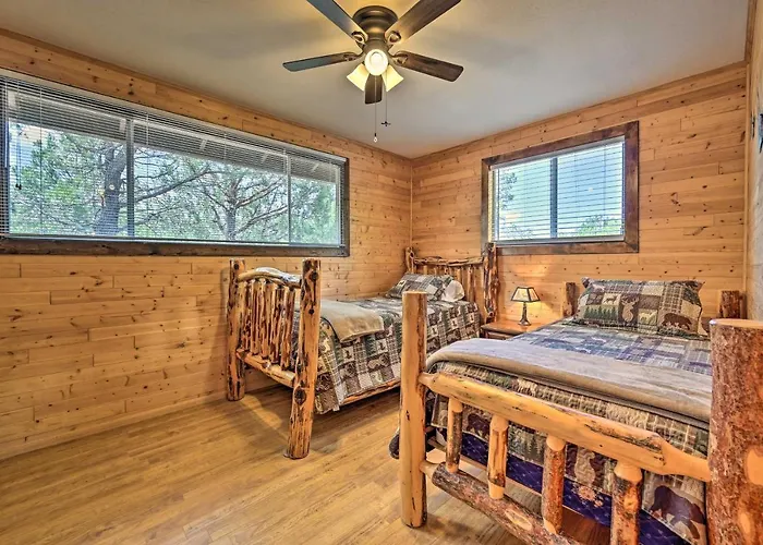 Casa vacanze Peaceful Strawberry Cabin: Fire Pit & Hot Tub Pine