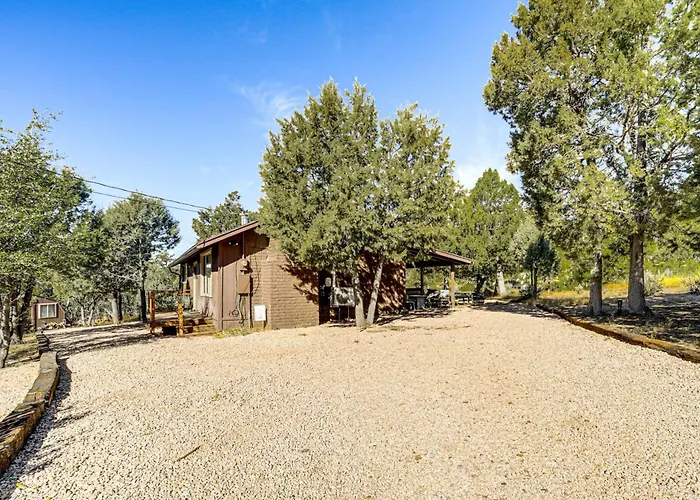 Casa vacanze Peaceful Strawberry Cabin: Fire Pit & Hot Tub