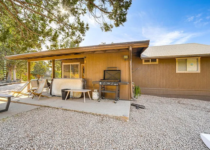 Casa vacanze Peaceful Strawberry Cabin: Fire Pit & Hot Tub